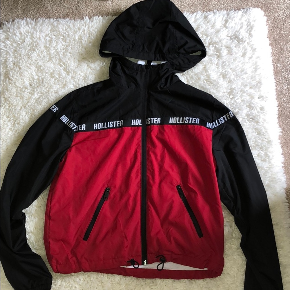 Hollister NWOT Red & Black Cropped Wind Breaker